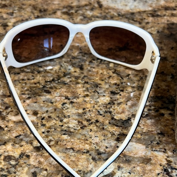 Coach Stylish Brown Sunglasses with Case - Picture 7 of 8